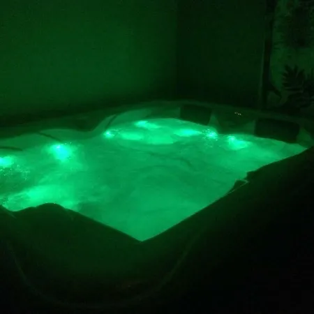 Appt Plein Sud Avec Jacuzzi Privatif A 300m Plage 公寓 *